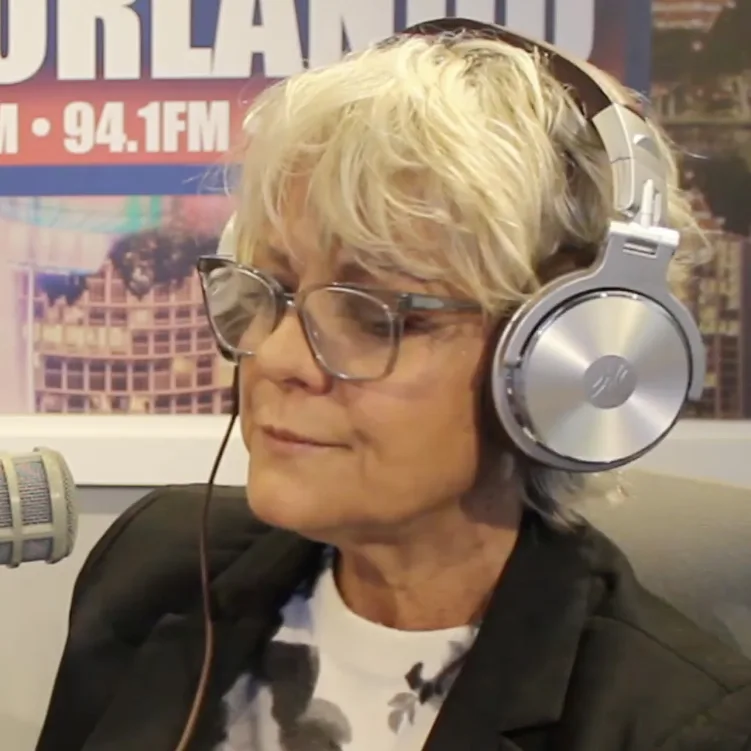 disney dancers spain escape selling everything in 10 days featured image